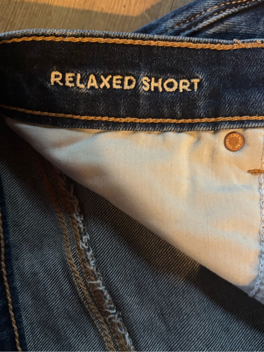 American Eagle Strigid Relaxed Denim Shorts Sz 8 Dark Wash Raw Hem - Picture 5 of 12